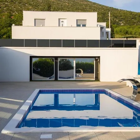 Vila11 Villa Mostar
